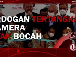 [Video] Curi Perhatian, Bocah Kecil Dijitak Presiden