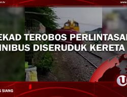 [Video] Nekad Terobos Perlintasan, Minibus Diseruduk Kereta