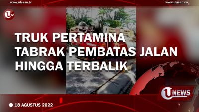 [Video] Truk Pertamina Tabrak Pembatas Jalan Hingga Terbalik
