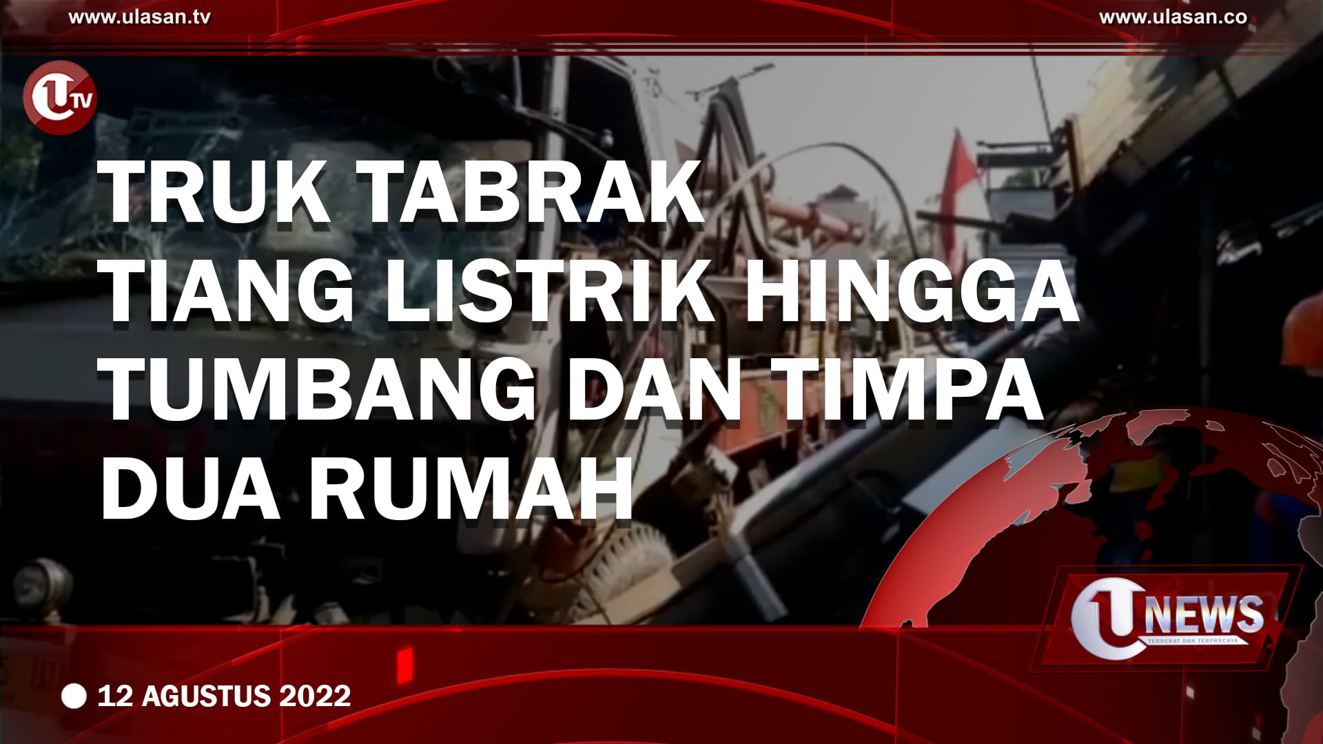 Truk Tabrak Tiang Listrik Hingga Tumbang dan Timpa Dua Rumah