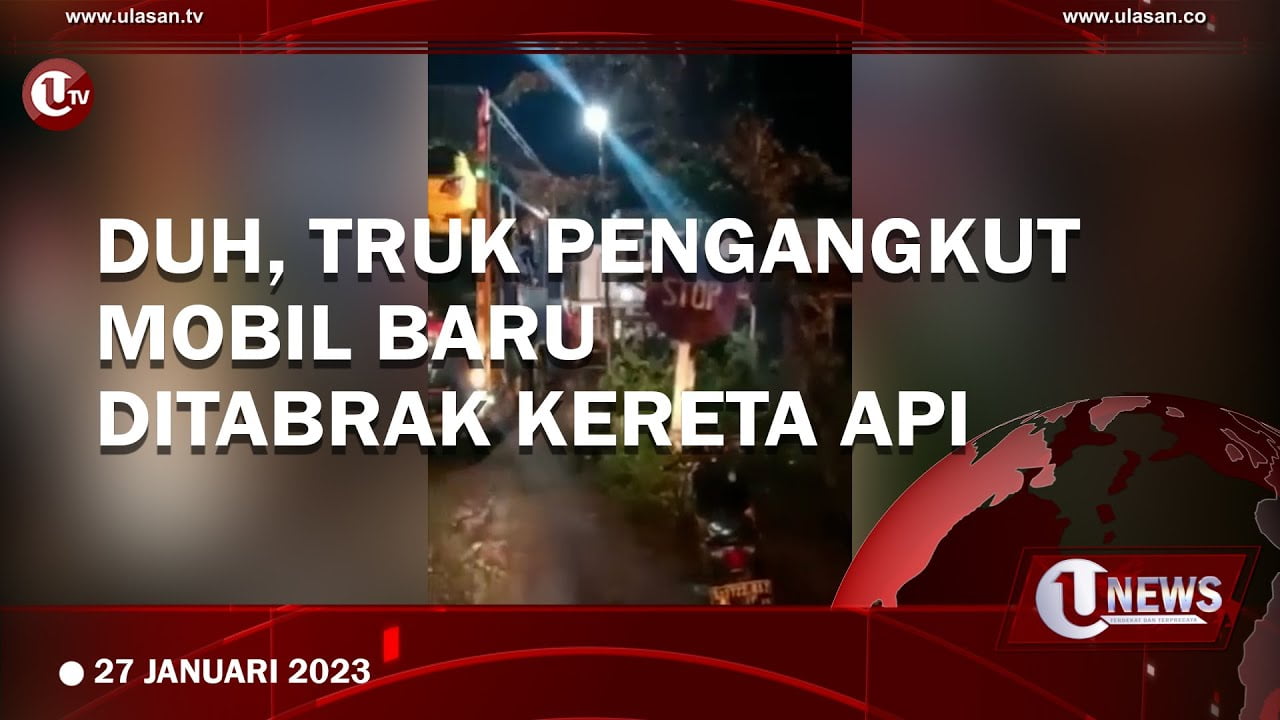 Truk Pengangkut Mobil Baru Ditabrak Kereta Api di Mojokerto