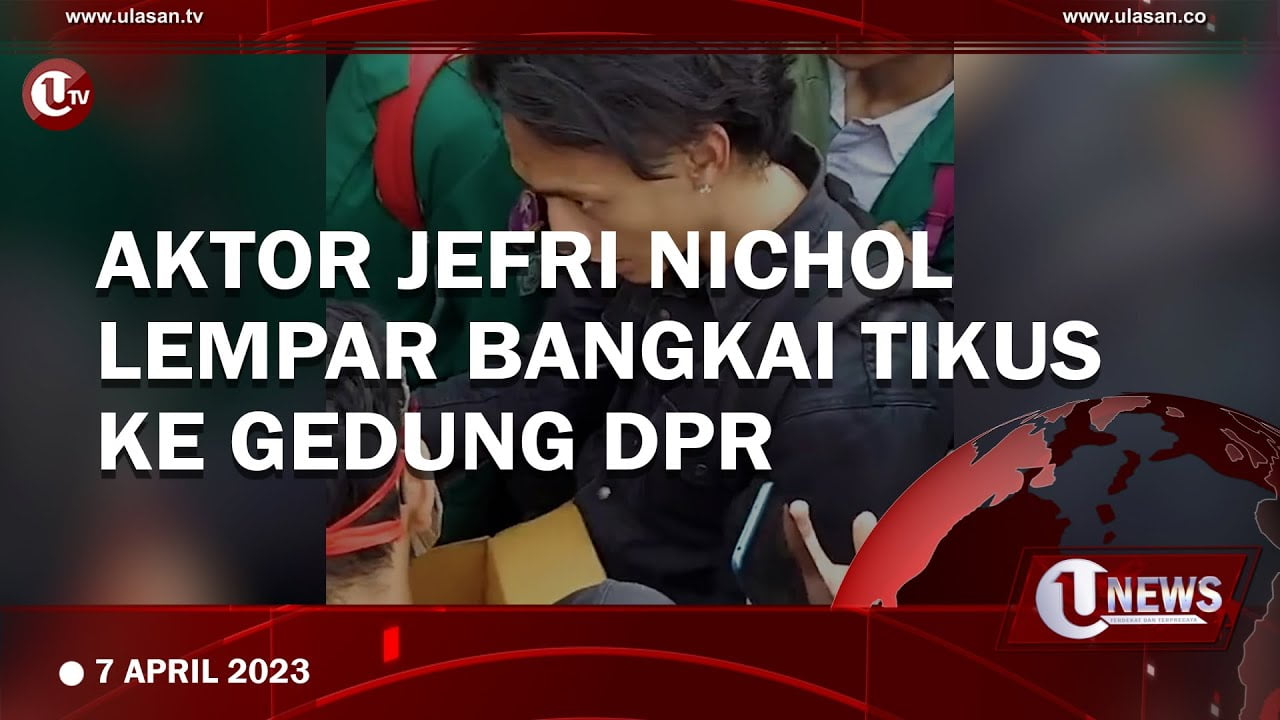 [Video] Tolak UU Cipta Kerja, Aktor Jefri Nichol Lempar Bangkai Tikus