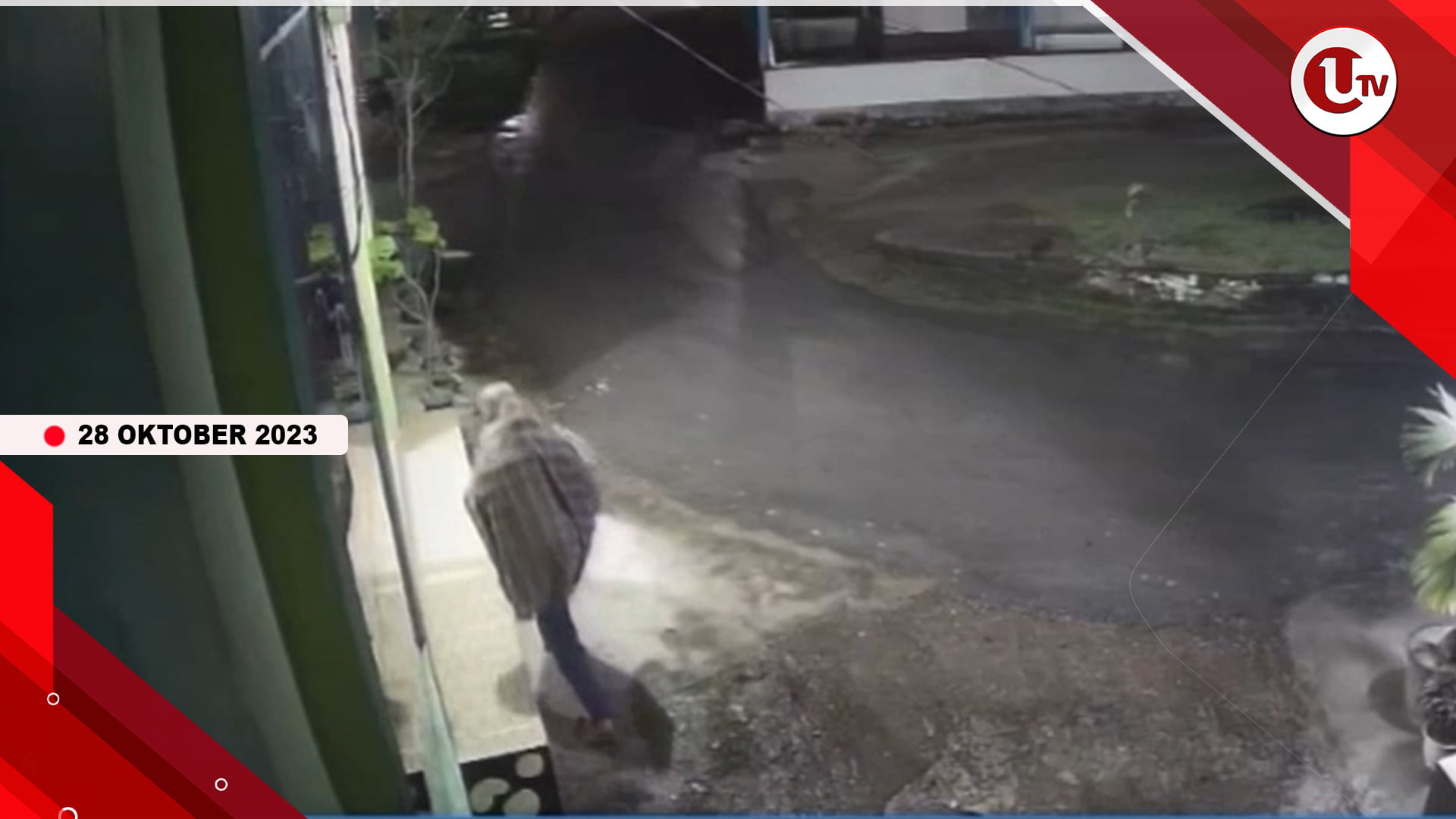 [Video] Pencurian 3 Kotak Infak Masjid di Karimun Terekam CCTV