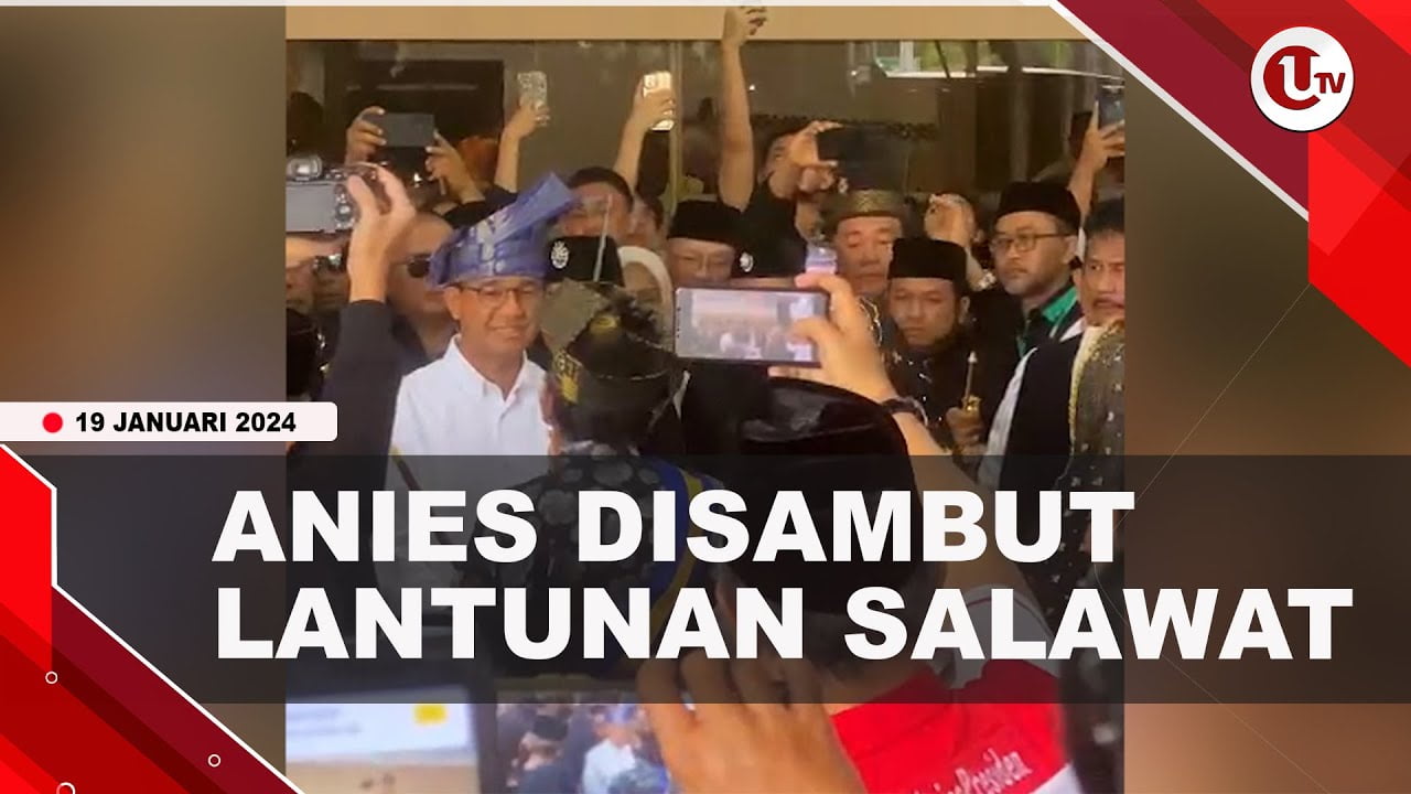 [Video] Tiba di Bandara Batam, Anies Disambut Lantunan Salawat dan Diberi Tanjak