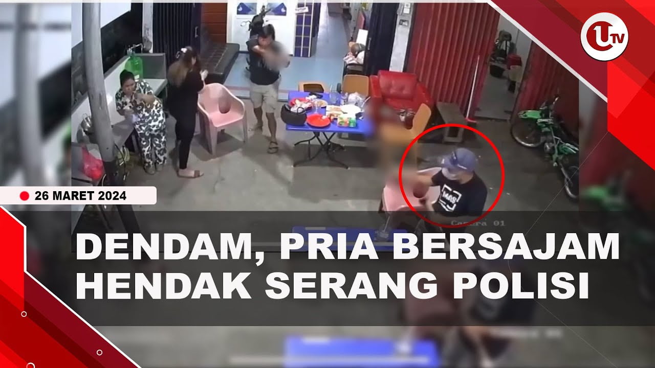 [Video] Pria Bawa Parang Hendak Bacok Polis