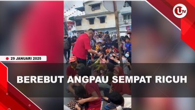 [VIDEO] Warga Berebut Angpau Sempat Ricuh di Depan Klenteng