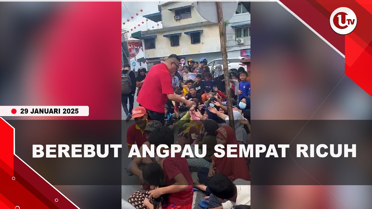 Warga Berebut Angpau Sempat Ricuh di Depan Klenteng
