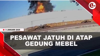 [VIDEO] Pesawat Kecil Jatuh di Atap Gedung Mebel, Dua Orang Tewas
