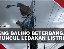 [VIDEO] Diterjang Angin Kencang, Seng Baliho Beterbangan Buat Panik Pengendara | U-NEWS