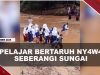 [VIDEO] Jembatan Putus, Pelajar B3rt4ruh Ny4w4 Menuju Sekolah | U-NEWS