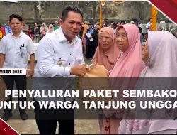 [VIDEO] Pemprov Kepri Salurkan 2.000 Paket Sembako Ke Warga Tanjung Unggat | U-NEWS