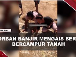 [VIDEO] Miris, Korban Banjir Mengais Beras Bercampur Tanah Usai Dijatuhkan Helikopter | U-NEWS