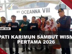[VIDEO] Bupati Karimun Pasangkan Tanjak Ke Wisman Pertama di Tahun 2026 | U-NEWS