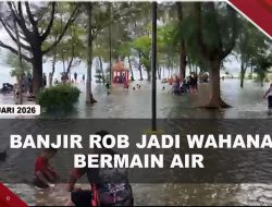 [VIDEO] Banjir Rob di Vihara Senggarang, Dimanfaatkan Warga Jadi Wahana Bermain Air | U-NEWS