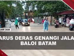 [VIDEO] Hujan Deras, Jalan Baloi Ditpam Batam Banjir Jelang Berbuka Puasa | U-NEWS