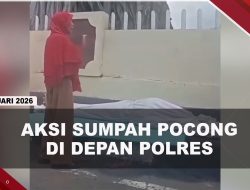 [VIDEO] Tuntut Keadilan, Ibu Dan Anak Sumpah Pocong di Depan Polres Sikka | U-NEWS