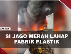 [VIDEO] Pabrik Plastik di Bandung Dilahap Api, Asap Tebal Membumbung Tinggi | U-NEWS