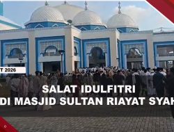 [VIDEO] Ratusan Ribu Umat Muslim Salat Idulfitri Di Masjid Sultan Mahmud Riayat Syah | U-NEWS