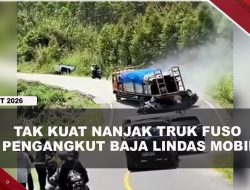 [VIDEO] Tak Kuat Nanjak Truk Pengangkut Baja Lindas Mobil | U-NEWS