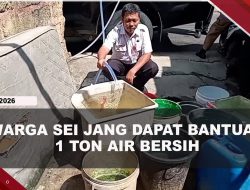 [VIDEO] Krisis Air Bersih, Warga Sei Jang Dapat Bantuan 1 Ton Air Dari Pemko | U-NEWS