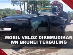 [VIDEO] T4br4k Pembatas Jalan, Veloz Terguling Timpa Pick Up di Jalan Sudirman Batam | U-NEWS