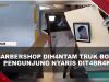 [VIDEO] Barbershop Hancur Dih4ntam Truk Boks, Pengunjung Sedang Pangkas Nyaris Dit4brak | U-NEWS