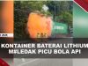 [VIDEO] Kontainer Berisi Baterai Lithium M#led4k, Bola Api Nyaris Sambar Petugas Damkar | U-NEWS