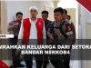 [VIDEO] Eks Kapolres Bima Umrahkan Keluarga Dari Uang Setoran Jual N#rkoba | U-NEWS