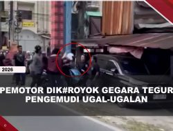 [VIDEO] Tegur Pengemudi Ugal-Ugalan, Pemotor Bonceng Anak-Istri Dik#royok Satu Rombongan | U-NEWS