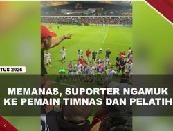[VIDEO] Suporter Ngamuk Ke Pemain Dan Pelatih Usai Timnas Gagal di Piala AFF | U-NEWS