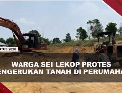 [VIDEO] Warga Perumahan di Sei Lekop Bintan Protes Pengerukan Tanah | U-NEWS
