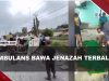 [VIDEO] Ambulans Bawa Jenazah Terbalik, Sopir Banting Setir Hindari Tabrakan | U-NEWS