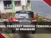 [VIDEO] Mobil Pribadi Satpol PP Batam Hanyut Dan Tenggelam di Drainase | U-NEWS