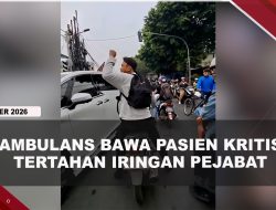 [VIDEO] Ambulans Bawa Pasien Kritis Tertahan Iringan Mobil Pejabat, Pengendara Histeris | U-NEWS