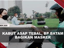 [VIDEO] Kabut Asap Kepung Batam, Wakil Kepala BP Li Claudia Bagikan Masker Ke Warga | U-NEWS